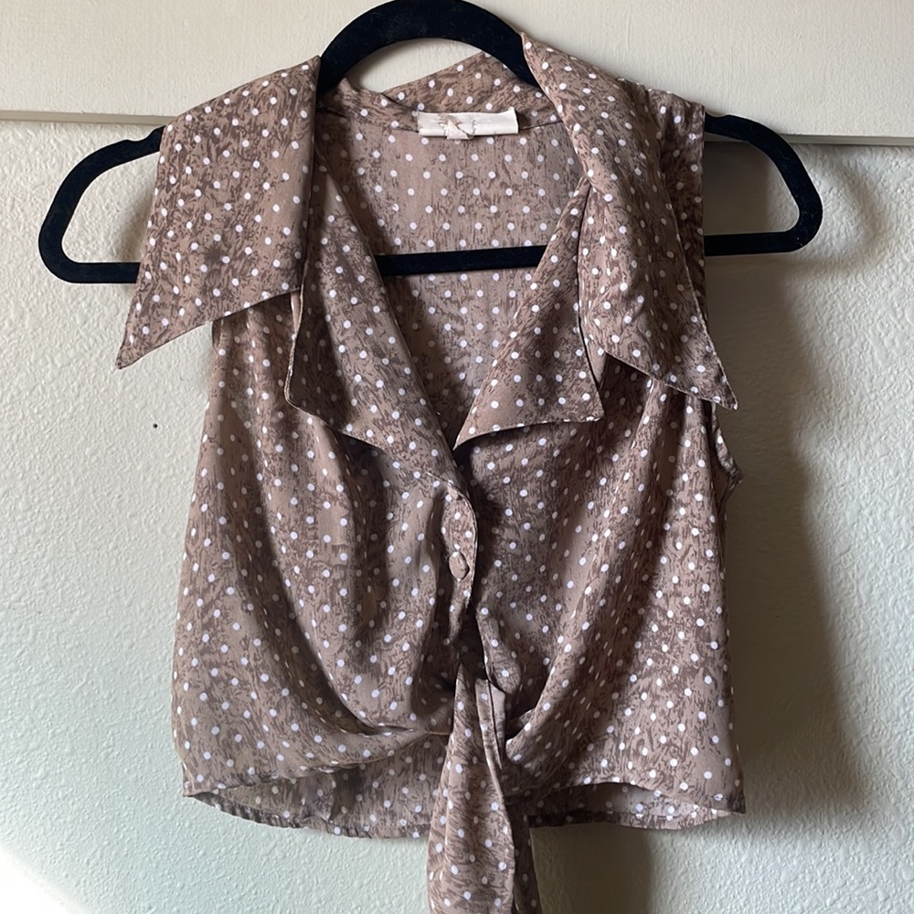 Vintage Starlet cropped sleeveless polka dot button down blouse with tie